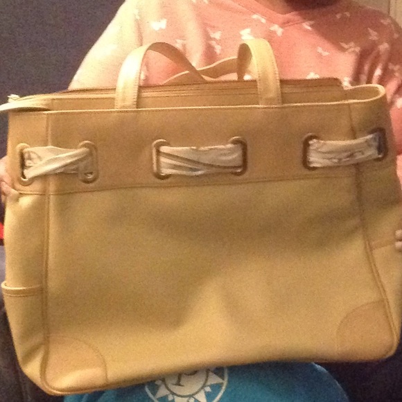 Spacious Tote - Picture 2 of 4